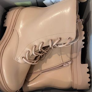 Bridget Boots Memory Foam size 7 1/2 Brand new with box and tags